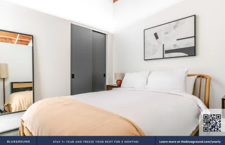 1 Bedroom Lincoln Park Apartment