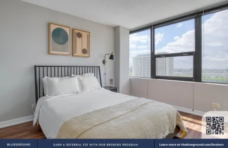 2 Bedroom South Loop Apartment