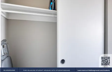 1 Bedroom Edgewater Apartment