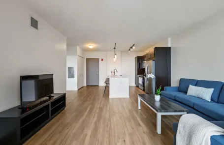 1 Bedroom Lakeview Apartment