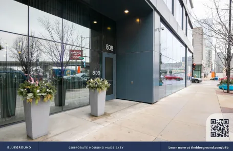 1 Bedroom West Loop Apartment