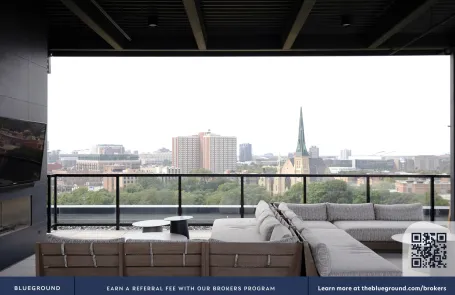 1 Bedroom West Loop Apartment