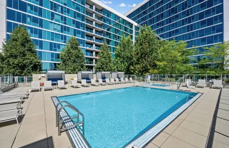 1 Bedroom Lakeview Apartment