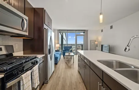 1 Bedroom Lakeview Apartment