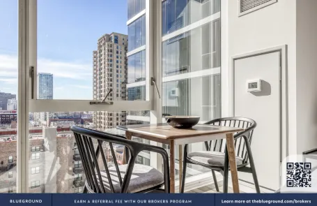 Studio South Loop Apartment