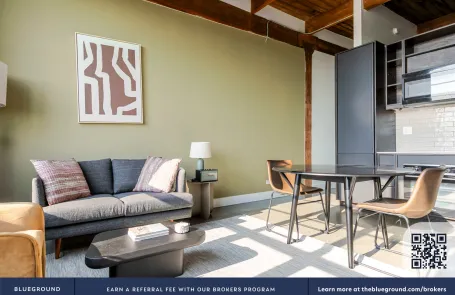 1 Bedroom Lincoln Park Apartment