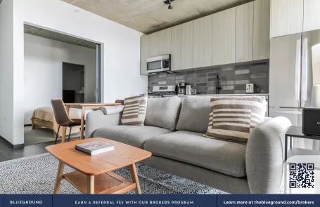 1 Bedroom West Loop Apartment