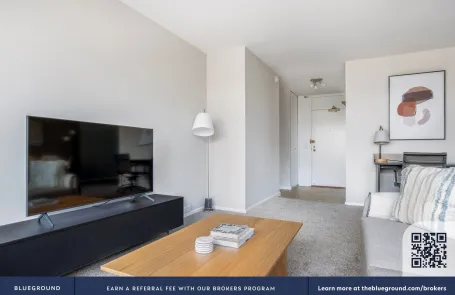 1 Bedroom Lakeview Apartment
