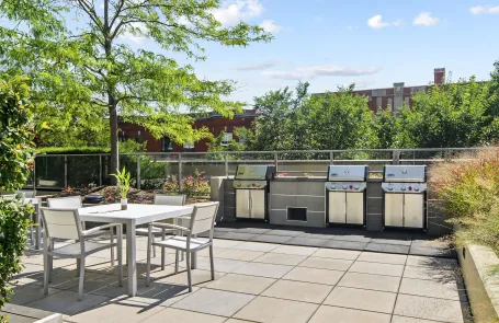 1 Bedroom Lakeview Apartment