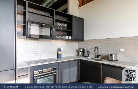1 Bedroom Lincoln Park Apartment