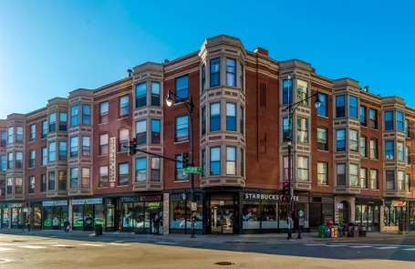2 Bedroom Lakeview Apartment