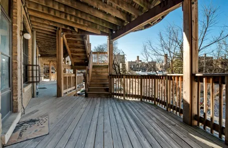 2 Bedroom Lakeview Apartment