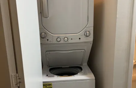 2 Bedroom West Loop Apartment