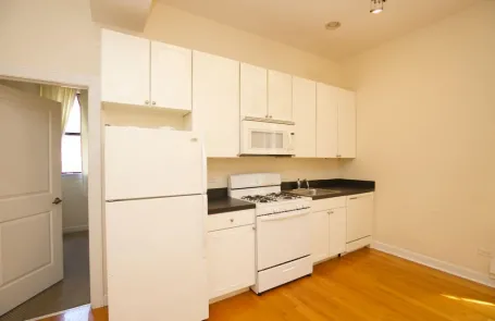 1 Bedroom Uptown Apartment