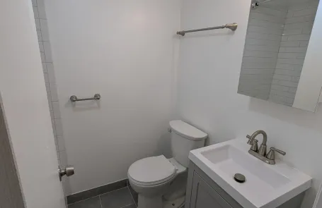 1 Bedroom Edgewater Apartment
