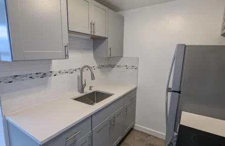 1 Bedroom Edgewater Apartment