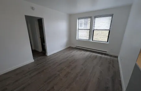 1 Bedroom Edgewater Apartment