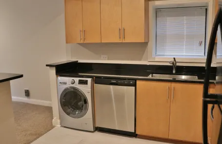 2 Bedroom Lakeview Apartment