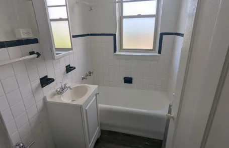 1 Bedroom Rogers Park Apartment