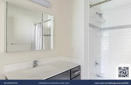 2 Bedroom West Loop Apartment