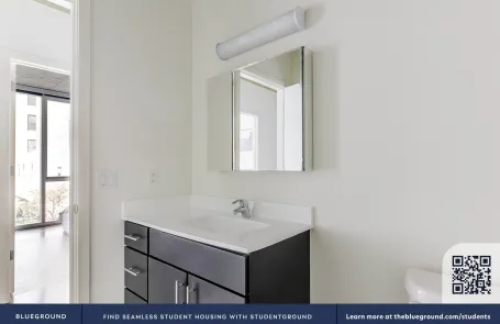 2 Bedroom West Loop Apartment