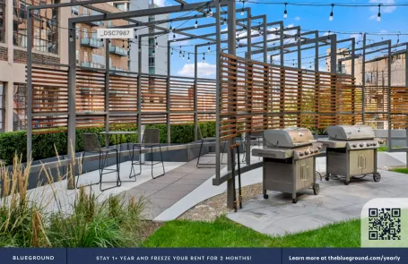2 Bedroom West Loop Apartment
