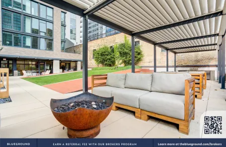 2 Bedroom West Loop Apartment
