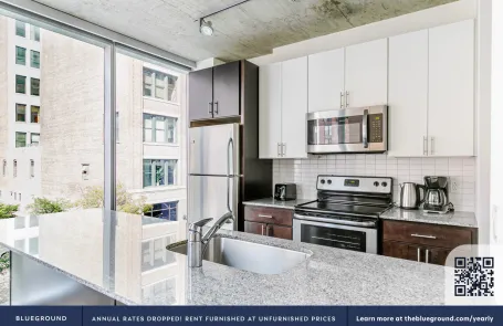 2 Bedroom West Loop Apartment
