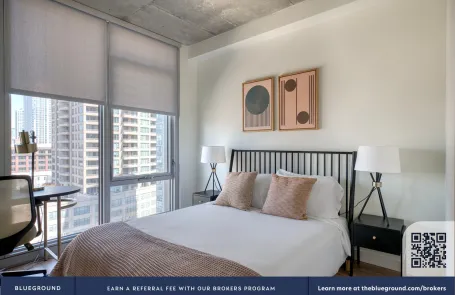 1 Bedroom West Loop Apartment
