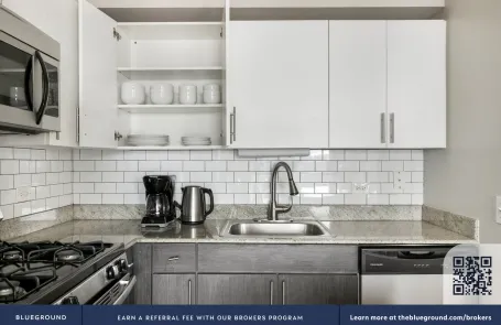 1 Bedroom West Loop Apartment