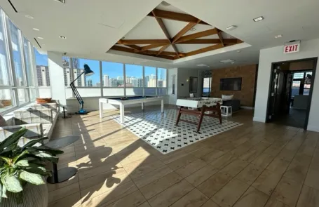 2 Bedroom West Loop Apartment