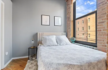 1 Bedroom West Loop Apartment