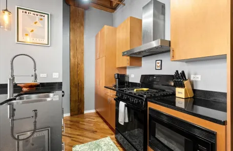 1 Bedroom West Loop Apartment
