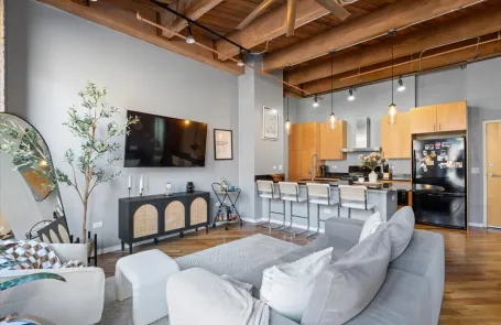 1 Bedroom West Loop Apartment