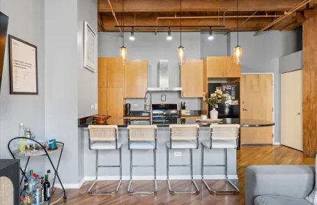 1 Bedroom West Loop Apartment