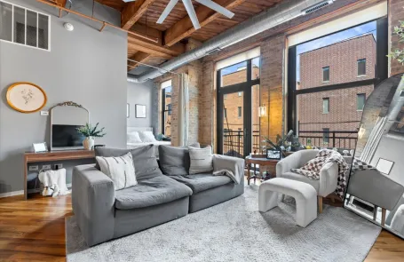 1 Bedroom West Loop Apartment