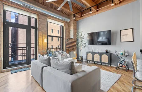 1 Bedroom West Loop Apartment