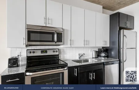 1 Bedroom West Loop Apartment