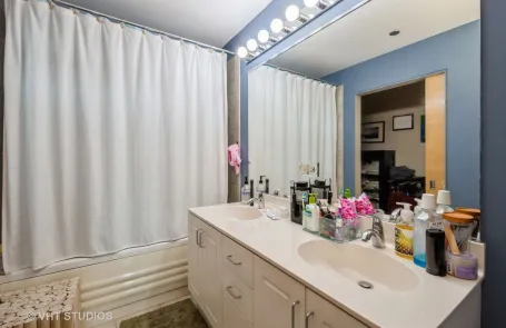 2 Bedroom South Loop Apartment