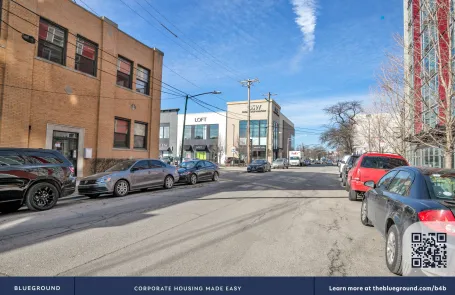 Studio Lincoln Park Apartment