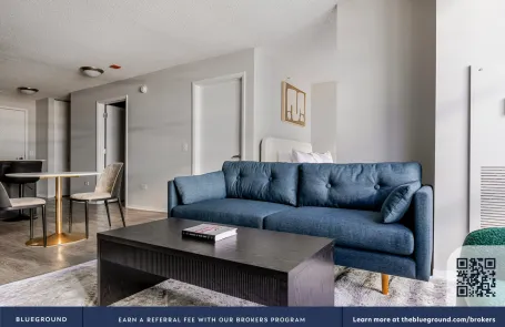 1 Bedroom West Loop Apartment