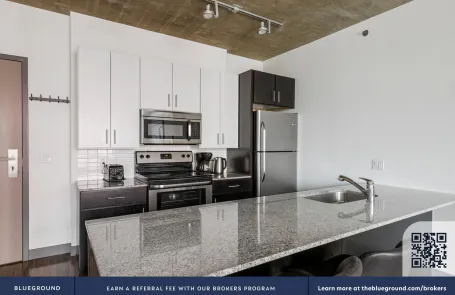 1 Bedroom West Loop Apartment