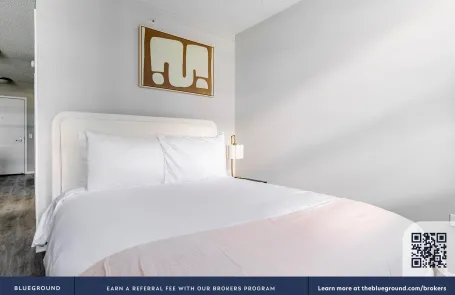 1 Bedroom West Loop Apartment