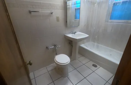 Studio Wrigleyville Apartment