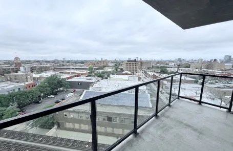 2 Bedroom West Loop Apartment