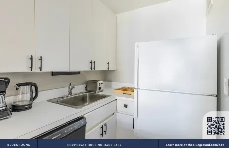 1 Bedroom Lakeview Apartment