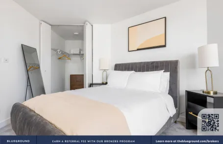 1 Bedroom Lincoln Park Apartment