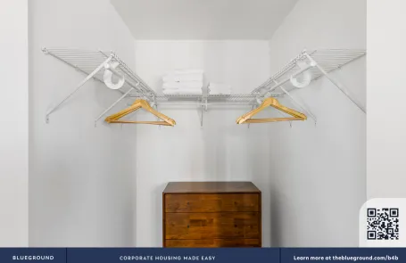 1 Bedroom Lincoln Park Apartment