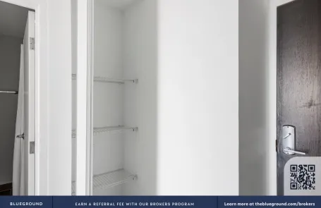 1 Bedroom Lincoln Park Apartment