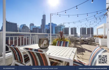 2 Bedroom West Loop Apartment